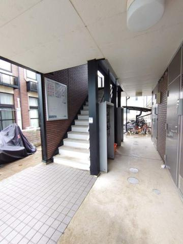 レオパレスエターナルⅠのエントランス