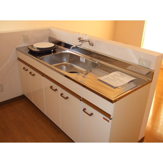 岐阜市柳津町下佐波１丁目のアパートのキッチン