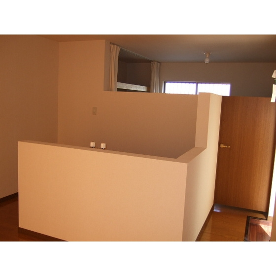 岐阜市柳津町下佐波１丁目のアパートの居間・リビング