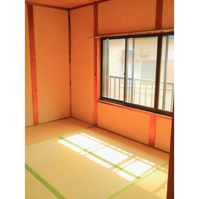 岐阜市鏡島の一戸建ての居間・リビング|２階和室(６帖)