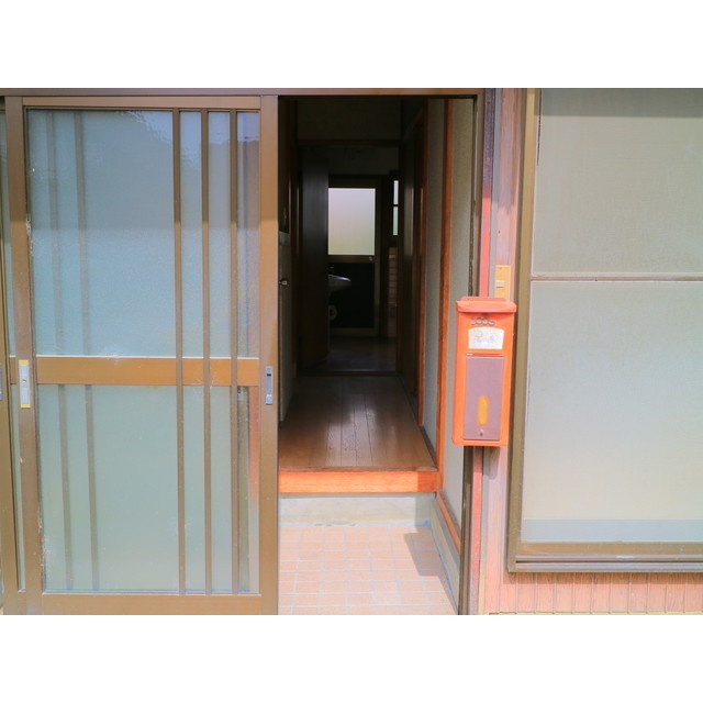 岐阜市鏡島東１丁目の一戸建ての玄関