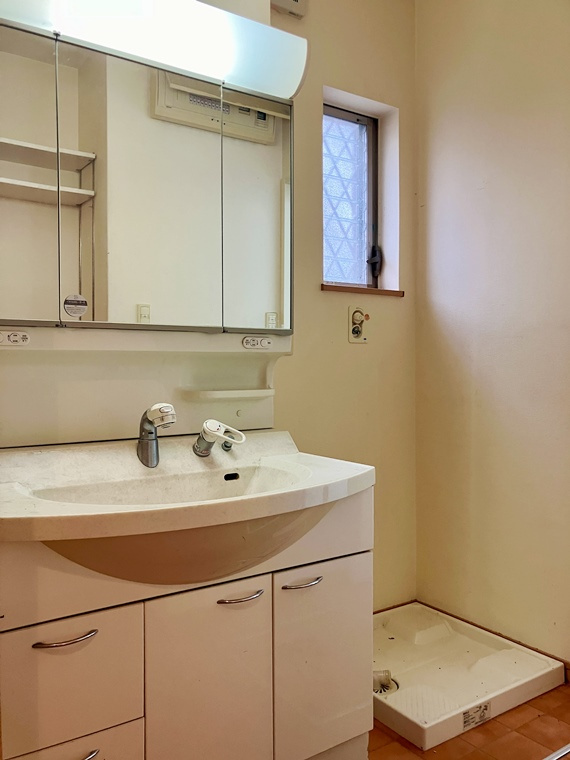 相模町戸建の洗面所