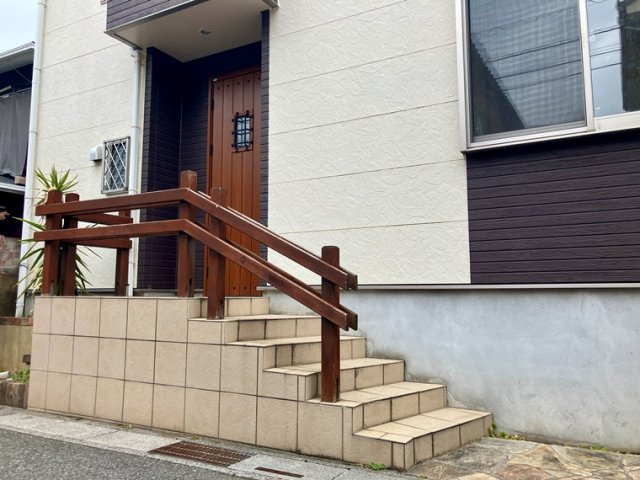 相模町戸建のエントランス