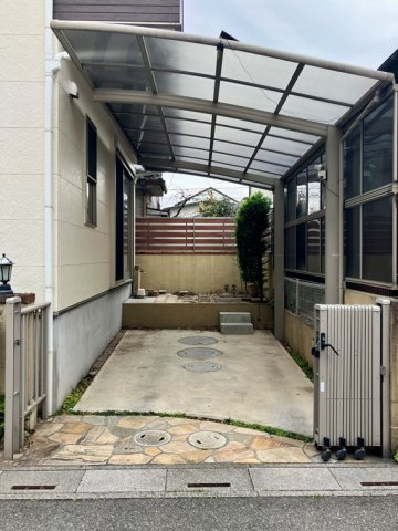 相模町戸建の駐車場