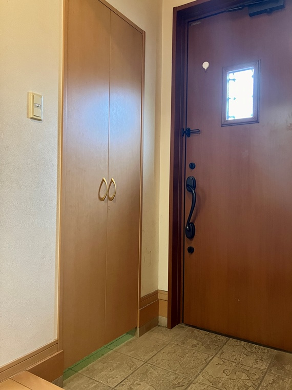 相模町戸建の玄関