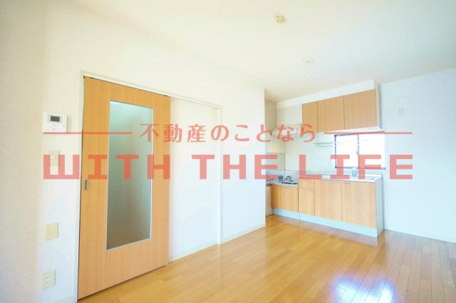 ファミールハイツこもりの【キャッシュバック対象物件】の居間・リビング|ゆったり過ごせるリビングです