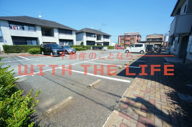 ファミールハイツこもりの【キャッシュバック対象物件】の駐車場|駐車スペースもあります
