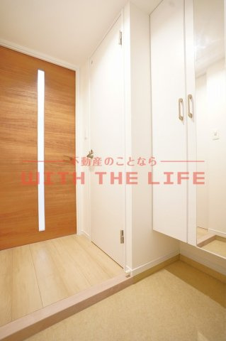LIFEFIELD小郡Ⅱ【10.000円キャッシュバック対象物件】の玄関|落ち着いた玄関です