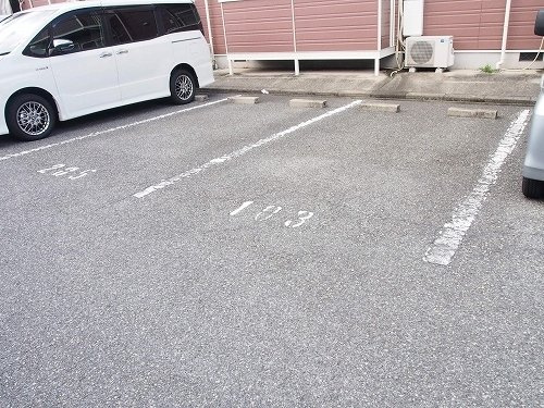 玲巧－ハイツ１の駐車場