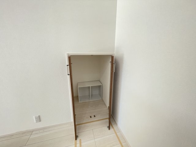 【内装】 | 熊谷市村岡　中古戸建 | 階段下収納