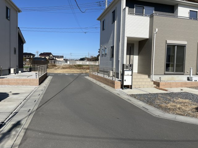 【前面道路含む現地写真】 | 熊谷市村岡　中古戸建
