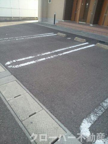 クローブ　スクエア　Ｂの駐車場