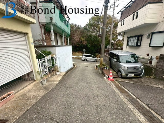 大容量のWIC 閑静な住宅地　千鳥が丘　限定1棟の前面道路含む現地写真