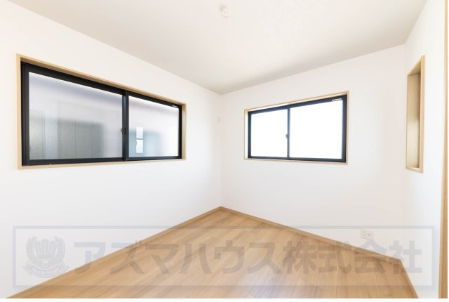 【洋室】 | ライフフィールド草尾Ⅳ | 洋室5.6帖。ベッドやデスクなど、お好きなインテリアを揃え、お好みのレイアウトでお楽しみいただけます！