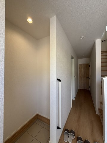 新築戸建　あさひが丘７丁目（No.2／No.2)の玄関|シューズインクローク