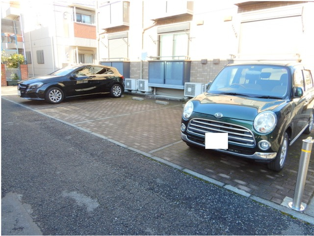 ノーブル木月の駐車場