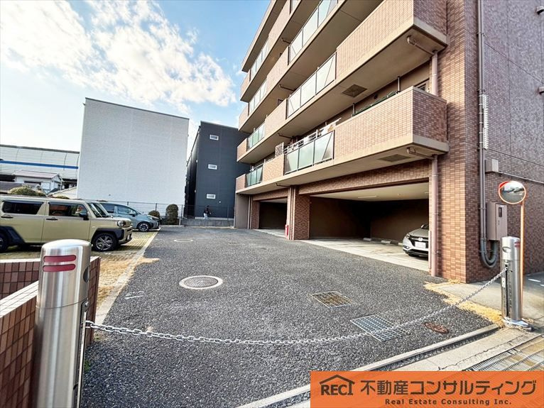 エンゼルクレッセ甲子園の駐車場