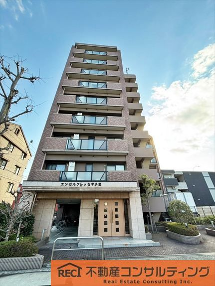 エンゼルクレッセ甲子園の外観