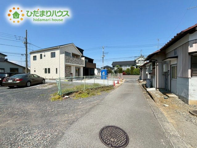 深谷市上野台　ブルーミングガーデン　新築一戸建て　02の前面道路含む現地写真