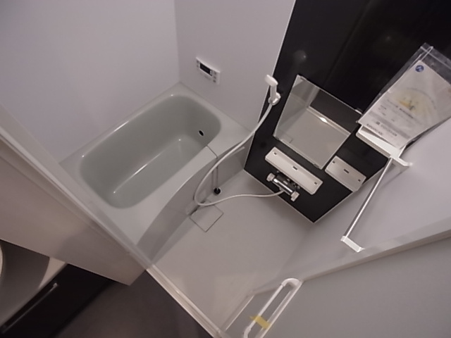 神戸市兵庫区北逆瀬川町のアパートの浴室