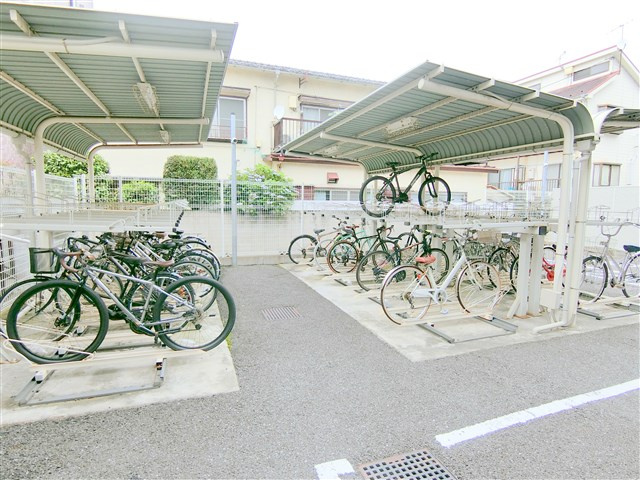 イプセ蒲田WESTのその他共用部分|屋根付きラック式の駐輪場