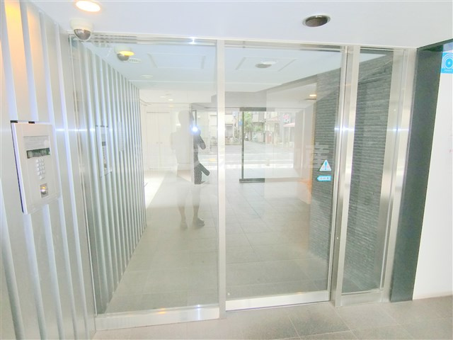 イプセ蒲田WESTのエントランス|エントランス　防犯カメラTVモニター付オートロック宅配BOX