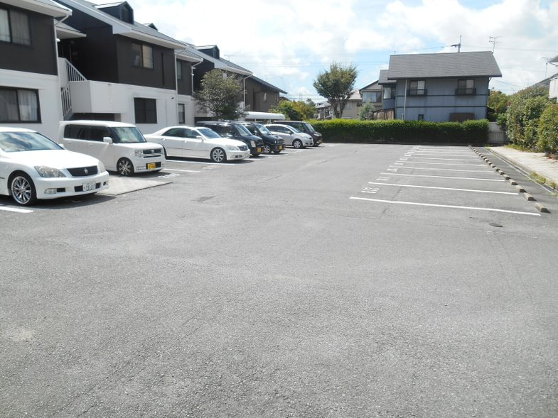 グリーンタウン津留崎の駐車場|駐車スペースもあります