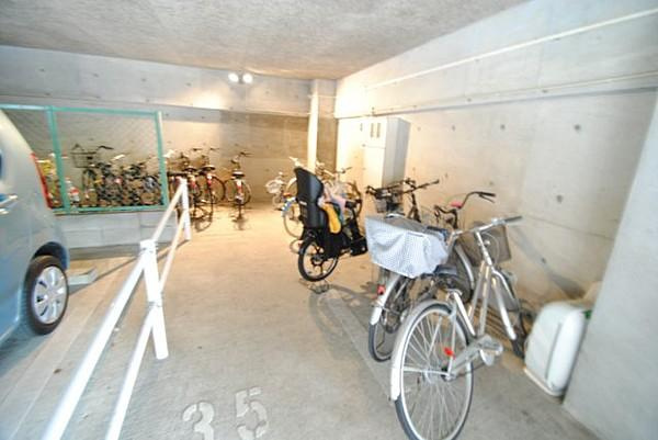 イーストハイツ高崎の駐車場