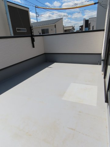 ウイングスカイ南大塚未入居戸建　全10棟のバルコニー