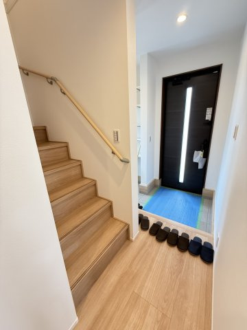 ウイングスカイ南大塚未入居戸建　全10棟の玄関