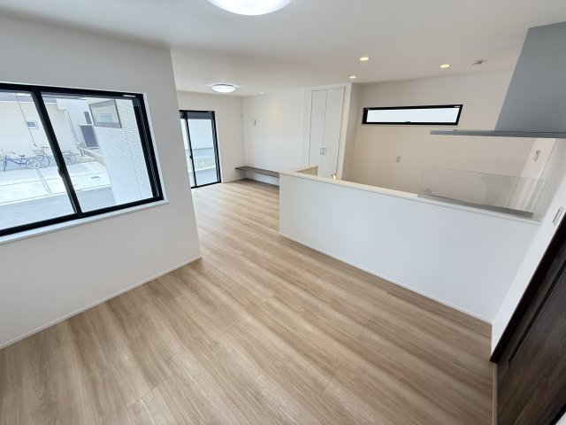 ウイングスカイ南大塚未入居戸建　全10棟の居間・リビング