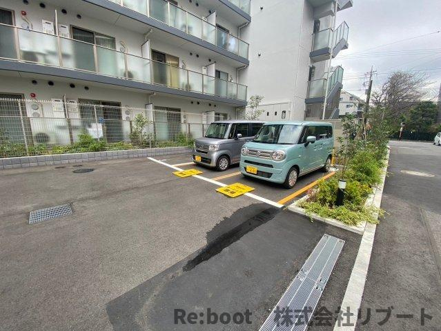 LIME RESIDENCE HIGASHINAKAYAMA の駐車場
