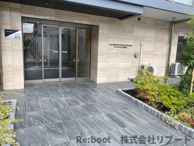 LIME RESIDENCE HIGASHINAKAYAMA のエントランス