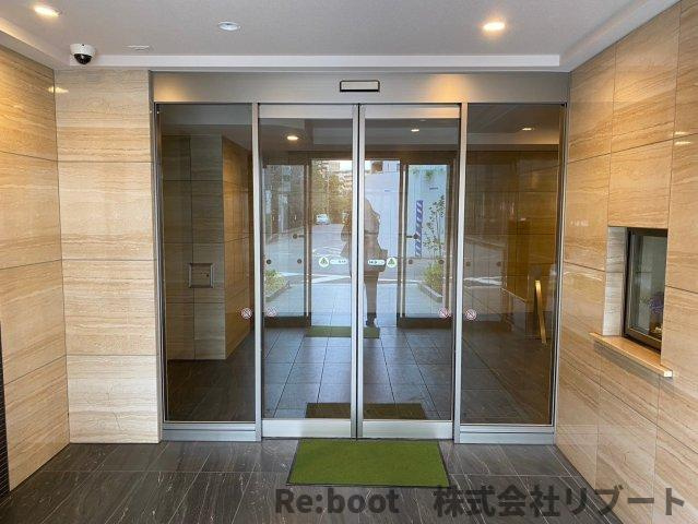 LIME RESIDENCE HIGASHINAKAYAMA のエントランス