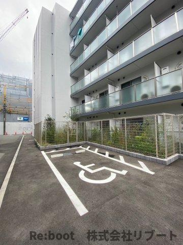 LIME RESIDENCE HIGASHINAKAYAMA の駐車場