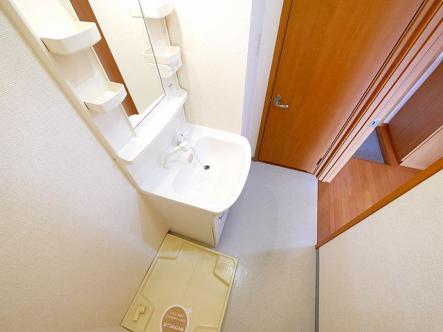 クレールマーマの洗面所|明るい洗面所です