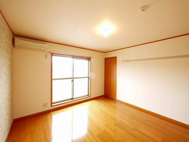 クレールマーマの寝室|明るい色調の室内です