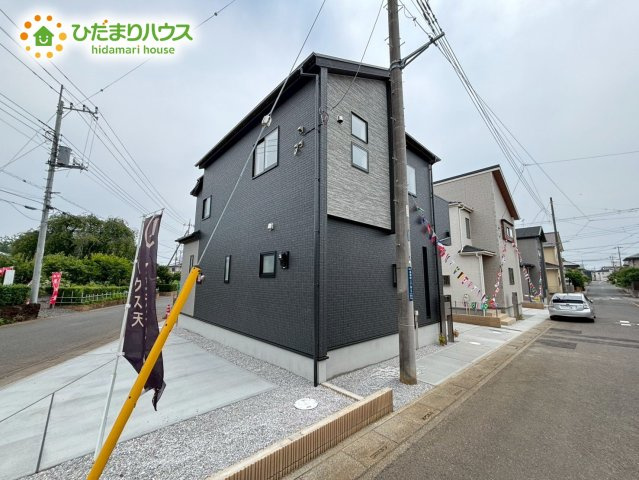 東松山市美原町2丁目　ブルーミングガーデン　新築一戸建て　01の外観|日当たり良好で解放感もある角地物件です。