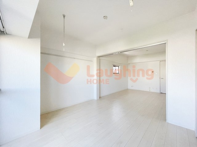 リッツアヴェニューの内装|明るい色調の室内です