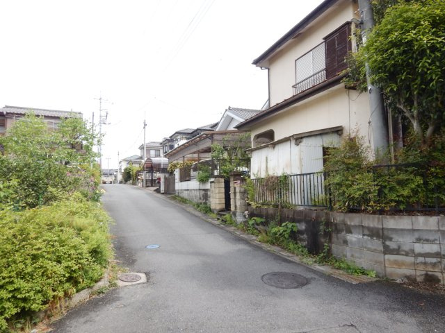 武蔵嵐山中古住宅（オーナーチェンジ）の前面道路含む現地写真