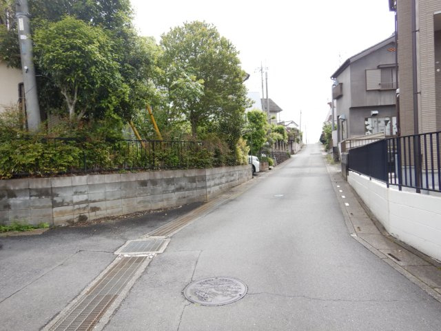 武蔵嵐山中古住宅（オーナーチェンジ）の前面道路含む現地写真