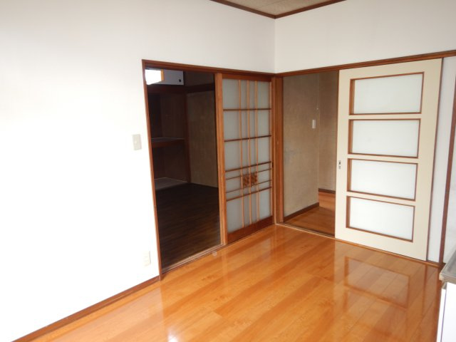 武蔵嵐山中古住宅（オーナーチェンジ）の居間・リビング