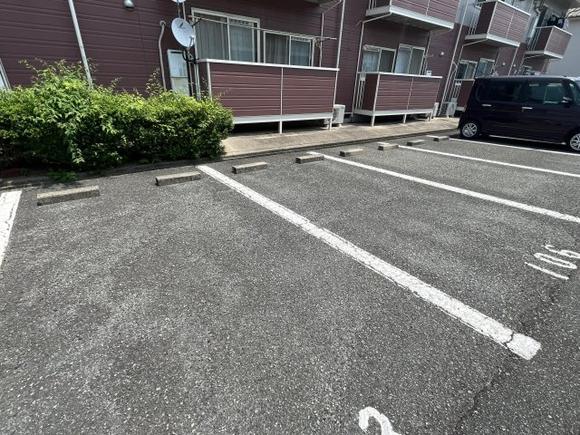 玲巧－ハイツ１の駐車場