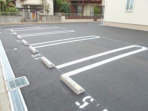 フィレール　デュ　トラジャⅡの駐車場
