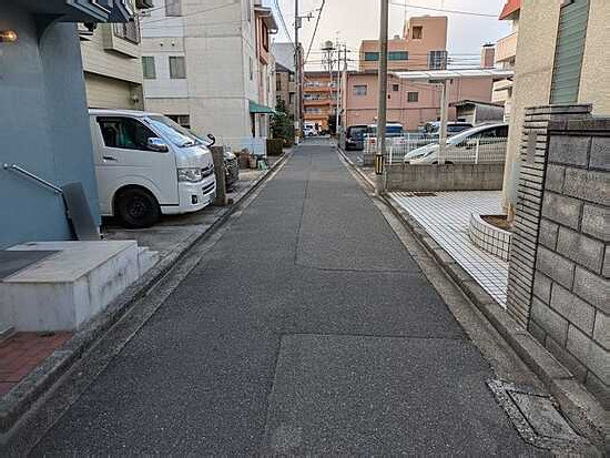 【前面道路含む現地写真】