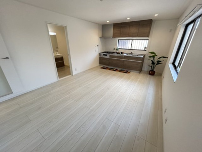 【居間・リビング】 | 愛宕山中古戸建 | ゆったりとしたリビングです