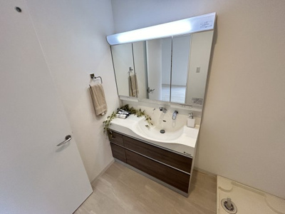 【独立洗面台】 | 愛宕山中古戸建 | 独立洗面台、朝の身支度には欠かせません