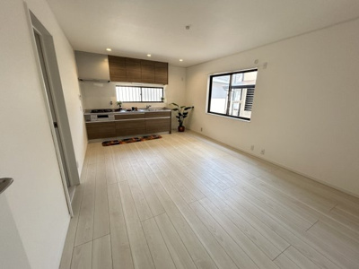 【居間・リビング】 | 愛宕山中古戸建 | 使いやすい居間です