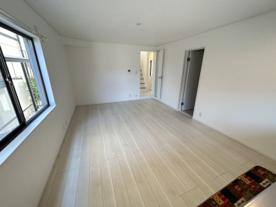 【居間・リビング】 | 愛宕山中古戸建 | こちらの居間で趣味の時間をお楽しみください