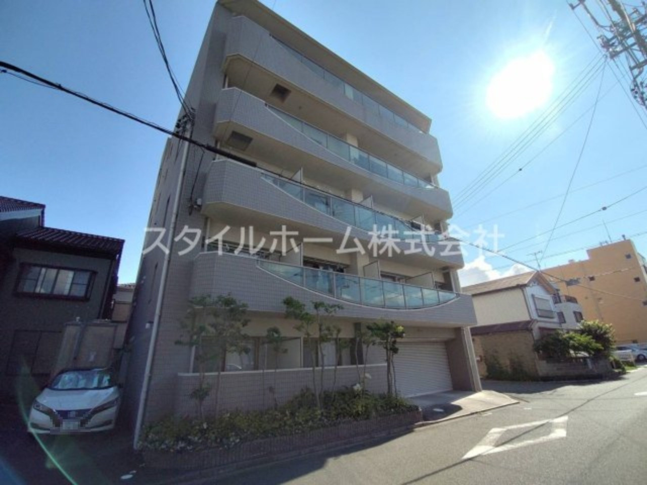サンフレアのエントランス|別部屋写真です。